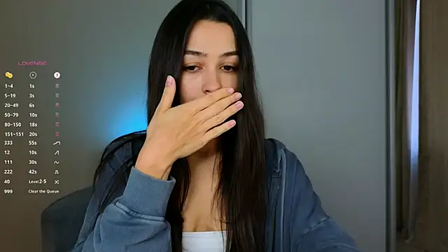 mo1ly online show from December 17, 10:01 am