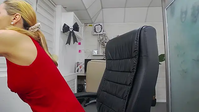 EllaMilf  online show from October 29, 4:53 pm