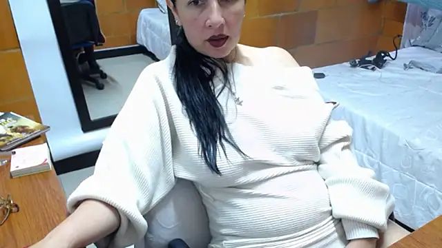 Snapshot of charlote_temple chatting on May 11, 2:45 pm charlote temple online show from May 11, 2:45 pm