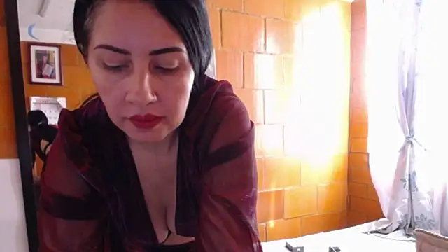 Snapshot of charlote_temple chatting on May 25, 12:00 pm charlote temple online show from May 25, 12:00 pm