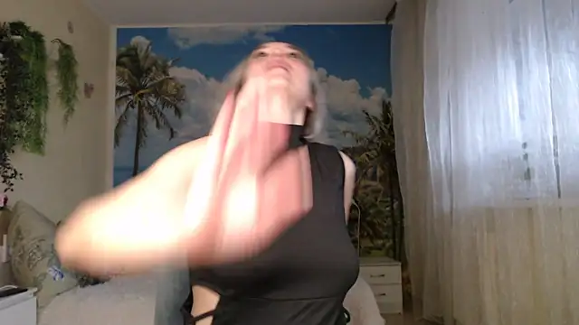 Snapshot of soaring_love chatting on November 7, 5:07 am soaring love online show from November 7, 5:07 am