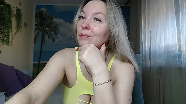 Snapshot of soaring_love chatting on November 21, 5:06 am soaring love online show from November 21, 5:06 am