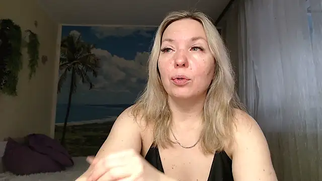 Snapshot of soaring_love chatting on December 15, 5:34 am soaring love online show from December 15, 5:34 am