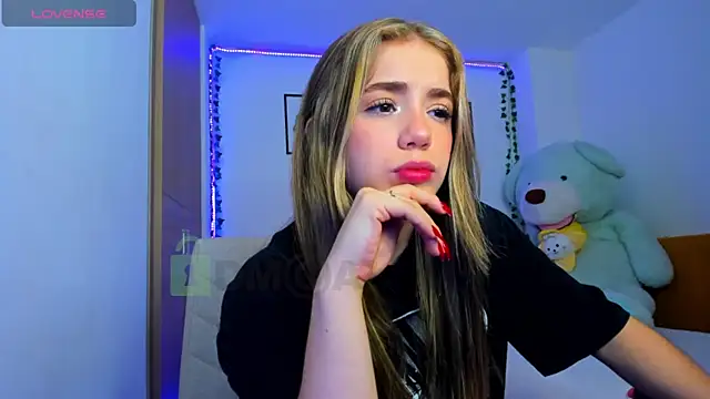 Snapshot of ShelbyHagen chatting on December 13, 4:05 pm ShelbyHagen online show from December 13, 4:05 pm