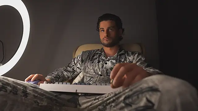 Keen   Luckystrike online show from March 4, 10:05 pm