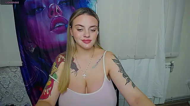 Snapshot of Lilia_Moon chatting on July 13, 6:38 am Lilia Moon online show from July 13, 6:38 am
