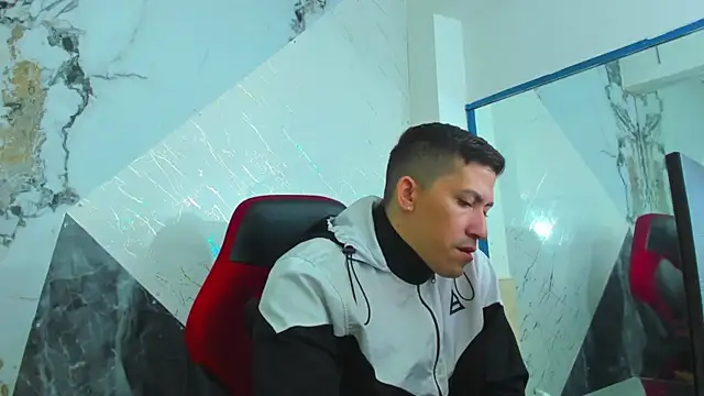 Snapshot of yeckodream chatting on November 28, 5:43 am yeckodream online show from November 28, 5:43 am