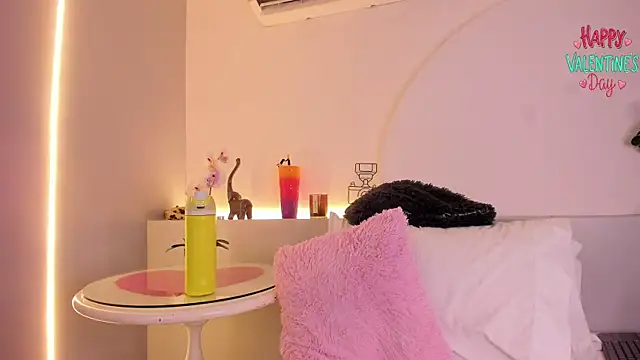 Snapshot of ambercroft chatting on February 15, 2:04 am ambercroft online show from February 15, 2:04 am