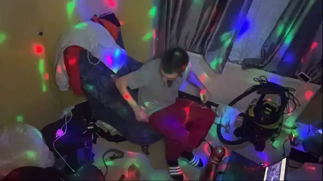 Snapshot of ThatGuyNextDoor1992 chatting on February 21, 8:27 pm ThatGuyNextDoor1992 online show from February 21, 8:27 pm