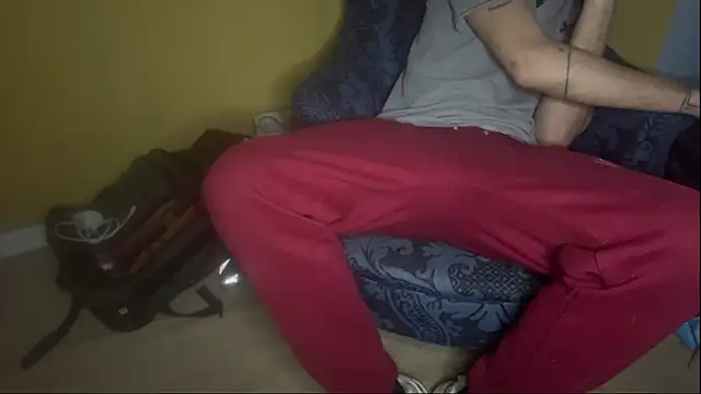 Snapshot of ThatGuyNextDoor1992 chatting on February 22, 1:44 am ThatGuyNextDoor1992 online show from February 22, 1:44 am