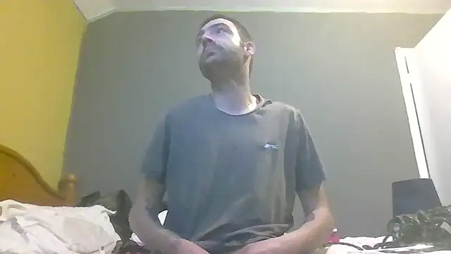 Snapshot of ThatGuyNextDoor1992 chatting on March 16, 11:25 pm ThatGuyNextDoor1992 online show from March 16, 11:25 pm