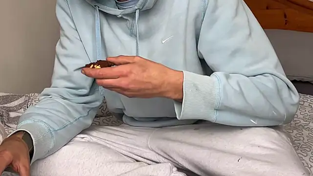 Snapshot of ThatGuyNextDoor1992 chatting on October 5, 10:35 am ThatGuyNextDoor1992 online show from October 5, 10:35 am