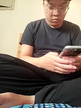 Snapshot of ksshp9502 chatting on February 18, 5:14 am ksshp9502 online show from February 18, 5:14 am