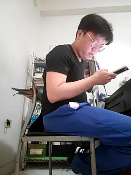 Snapshot of ksshp9502 chatting on February 25, 4:16 pm ksshp9502 online show from February 25, 4:16 pm