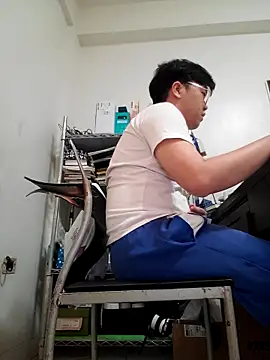 Snapshot of ksshp9502 chatting on March 3, 4:13 pm ksshp9502 online show from March 3, 4:13 pm