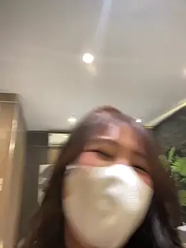 Snapshot of Onee-Chew chatting on March 15, 12:00 pm Onee-Chew online show from March 15, 12:00 pm