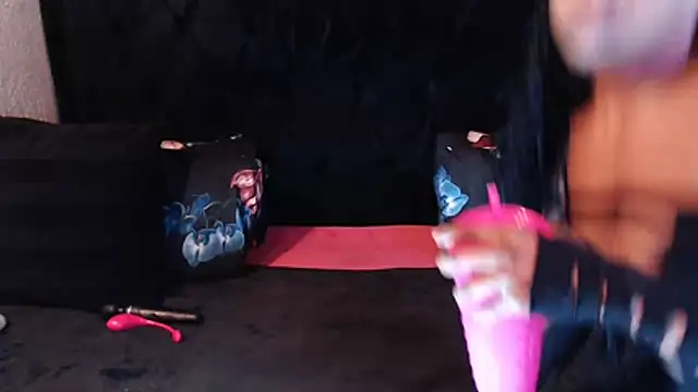 Snapshot of Ducheess chatting on November 1, 11:07 pm Ducheess online show from November 1, 11:07 pm