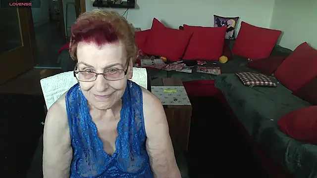 HeisseomaOriginal online show from January 18, 8:29 am