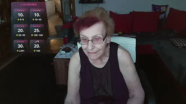 HeisseomaOriginal online show from February 8, 8:07 am