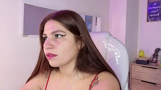 Snapshot of bluee_hazell chatting on June 17, 11:56 am bluee hazell online show from June 17, 11:56 am