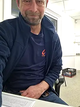 Snapshot of Mjn34 chatting on January 14, 7:06 am Mjn34 online show from January 14, 7:06 am