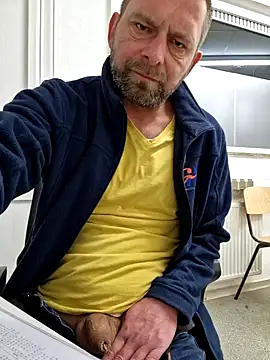 Snapshot of Mjn34 chatting on February 17, 6:42 am Mjn34 online show from February 17, 6:42 am