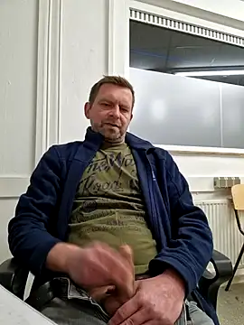 Snapshot of Mjn34 chatting on March 6, 6:52 am Mjn34 online show from March 6, 6:52 am