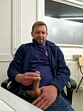 Snapshot of Mjn34 chatting on March 14, 7:04 am Mjn34 online show from March 14, 7:04 am