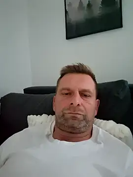 Snapshot of Mjn34 chatting on October 2, 5:47 am Mjn34 online show from October 2, 5:47 am