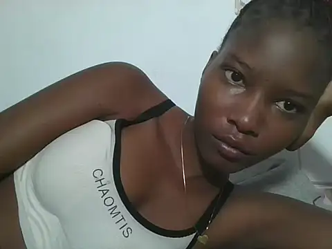 Snapshot of sexyjanett chatting on July 6, 8:11 am sexyjanett online show from July 6, 8:11 am