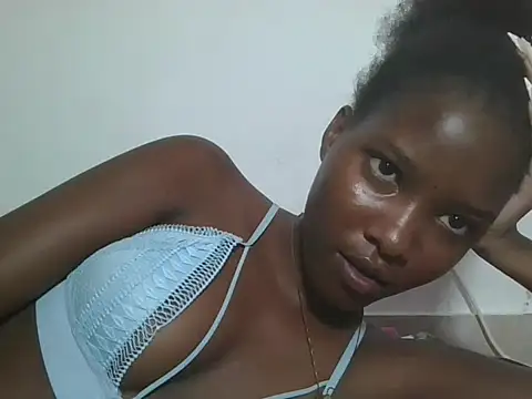 Snapshot of sexyjanett chatting on July 22, 6:43 pm sexyjanett online show from July 22, 6:43 pm