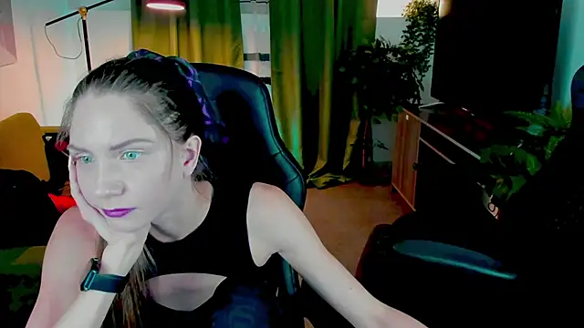 GrayceWild online show from September 19, 5:53 am