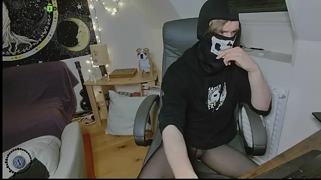 Nyl0nnickb0y online show from December 1, 9:20 pm