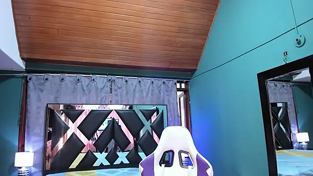 Linda4Petite online show from February 11, 9:35 pm