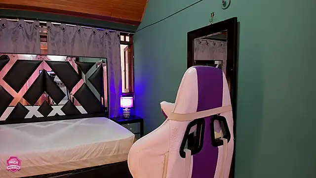 Linda4Petite online show from March 8, 6:16 pm