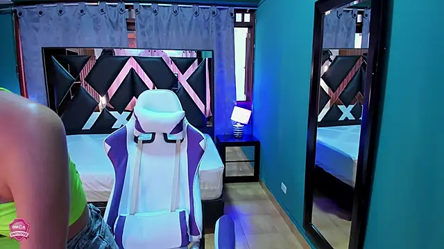 Linda4Petite online show from March 11, 6:19 pm