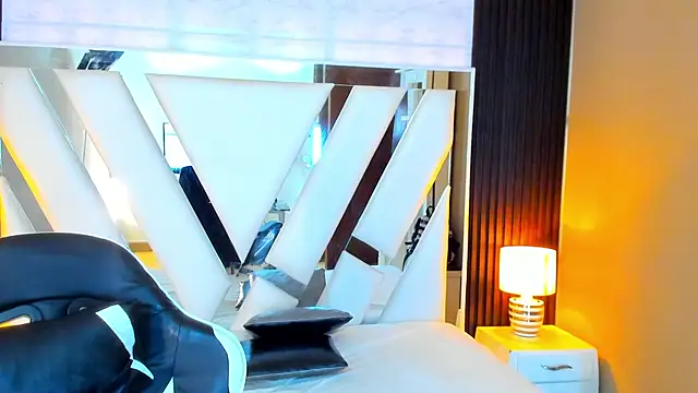 Linda4Petite online show from November 15, 6:04 pm