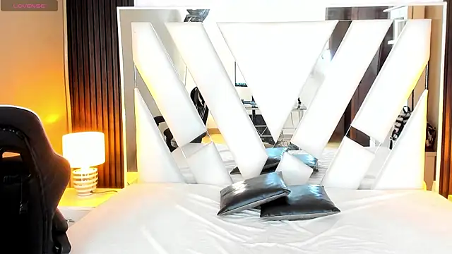 Linda4Petite online show from November 25, 6:08 pm