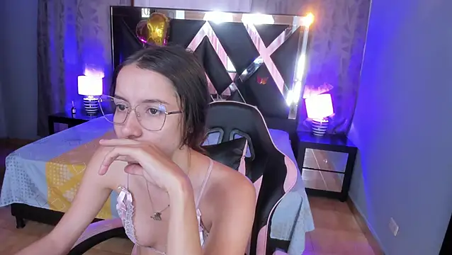 Snapshot of Linda4Petite chatting on July 12, 2:30 pm Linda4Petite online show from July 12, 2:30 pm