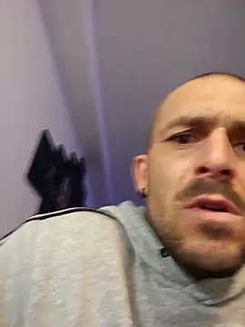 Snapshot of Afti2828 chatting on November 18, 10:14 pm Afti2828 online show from November 18, 10:14 pm