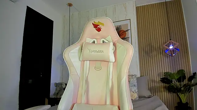 CameronCollins  online show from November 27, 7:27 pm