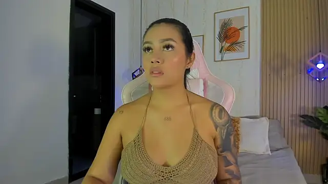 CameronCollins  online show from January 6, 7:39 pm