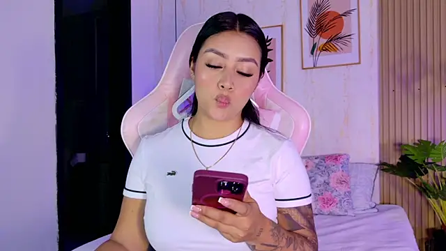 CameronCollins  online show from February 9, 7:51 pm