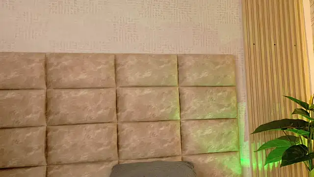 Snapshot of CameronCollins_ chatting on May 12, 7:11 pm CameronCollins online show from May 12, 7:11 pm