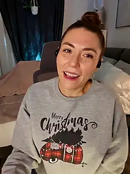 Snapshot of Ellie-L-Elizabeth chatting on December 16, 2:36 am Ellie-L-Elizabeth online show from December 16, 2:36 am