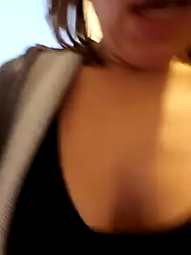 Snapshot of Ellie-L-Elizabeth chatting on January 9, 3:01 pm Ellie-L-Elizabeth online show from January 9, 3:01 pm