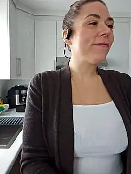 Snapshot of Ellie-L-Elizabeth chatting on January 20, 3:07 pm Ellie-L-Elizabeth online show from January 20, 3:07 pm