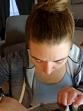 Snapshot of Ellie-L-Elizabeth chatting on February 11, 12:16 pm Ellie-L-Elizabeth online show from February 11, 12:16 pm