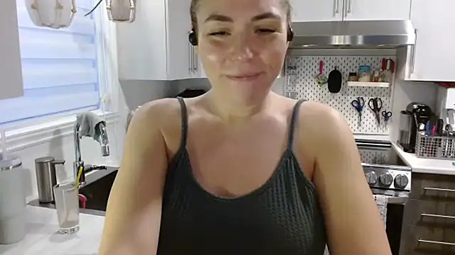 Snapshot of Ellie-L-Elizabeth chatting on March 16, 11:05 am Ellie-L-Elizabeth online show from March 16, 11:05 am