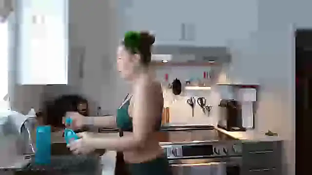 Snapshot of Ellie-L-Elizabeth chatting on March 17, 3:18 pm Ellie-L-Elizabeth online show from March 17, 3:18 pm